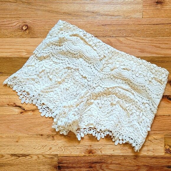 Love, Fire Mid Rise Crochet Lace Shorts Size Small - Picture 1 of 4